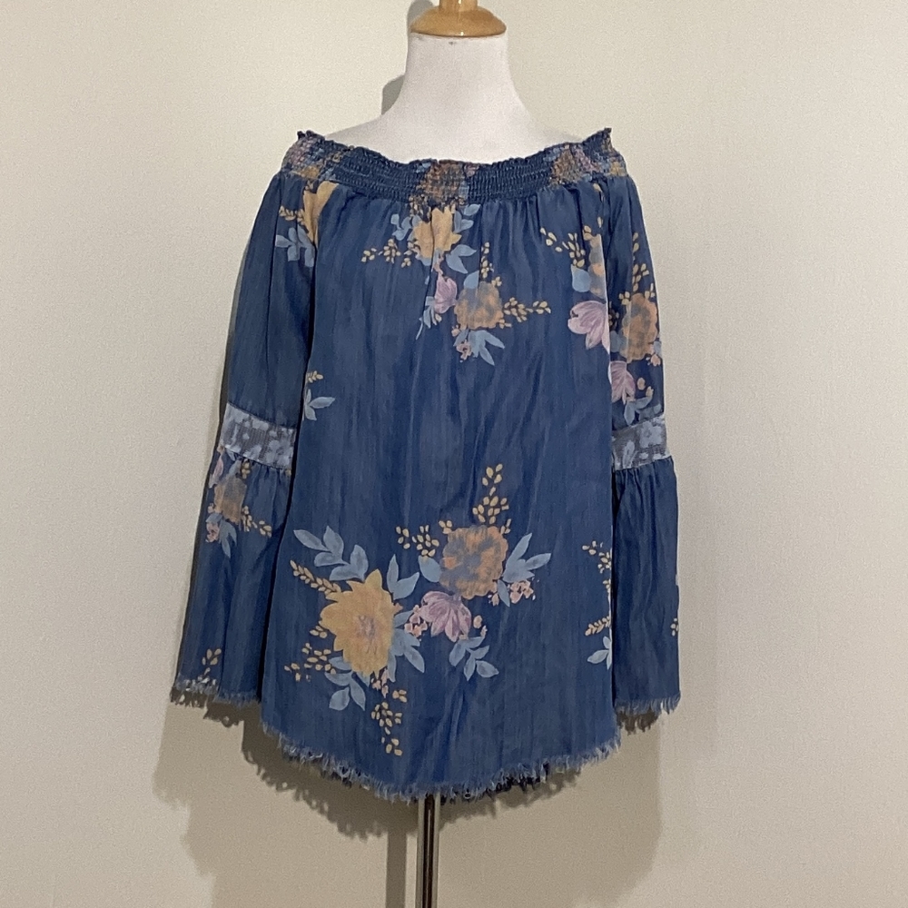 Billy T Women's Light Blue Floral Long Sleeves Top